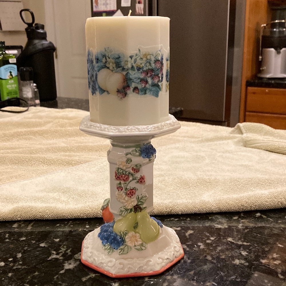 ❤️- 🍐 New Listing! 🍑 Avon Vintage Sweet Country Harvest Pillar Candle & Hold…